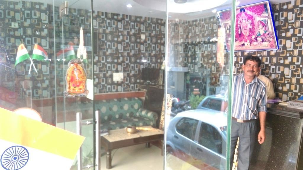 Hotel Surya Plaza Új-Delhi Kültér fotó