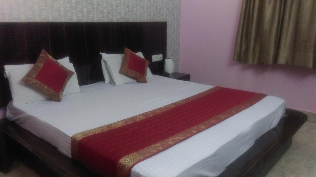 Hotel Surya Plaza Új-Delhi Szoba fotó
