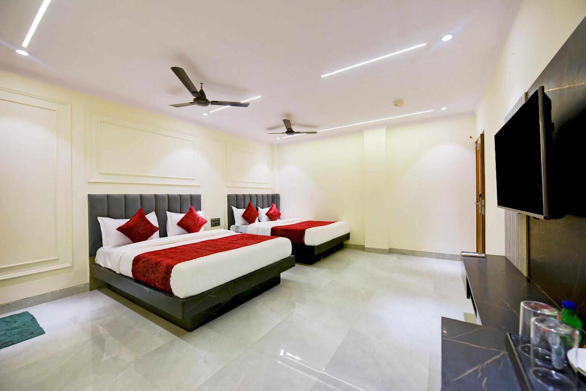 Hotel Surya Plaza Új-Delhi Kültér fotó