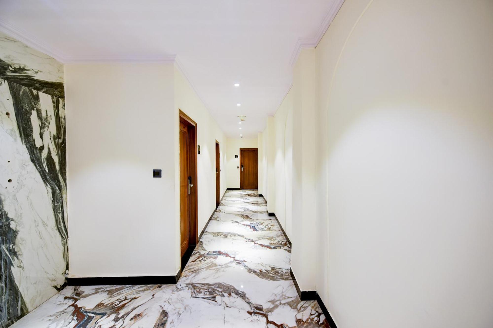 Hotel Surya Plaza Új-Delhi Kültér fotó