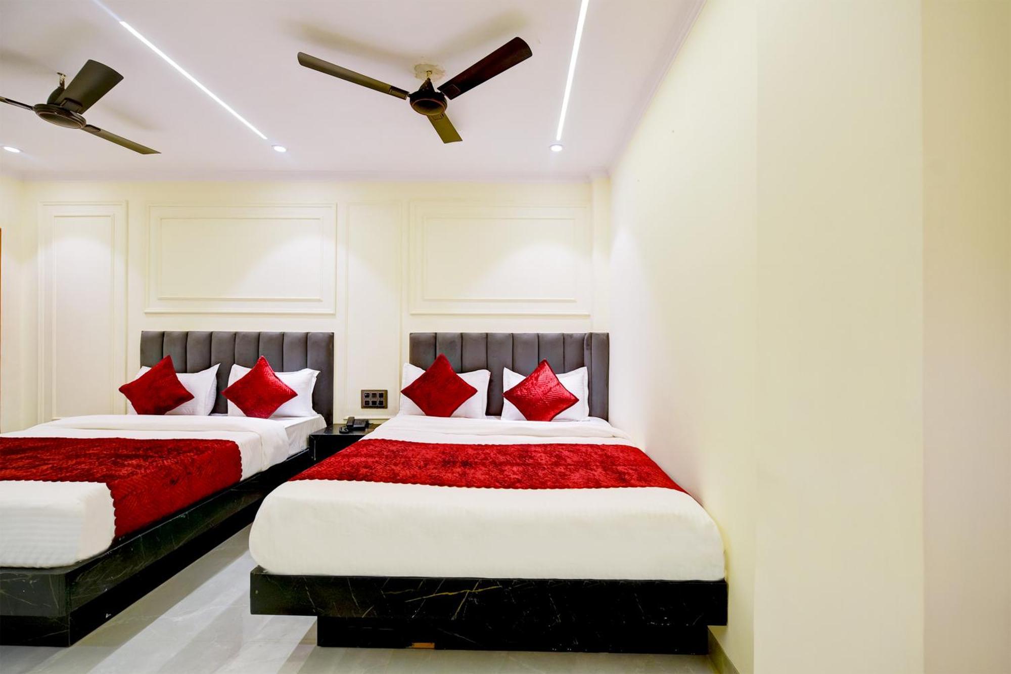 Hotel Surya Plaza Új-Delhi Kültér fotó