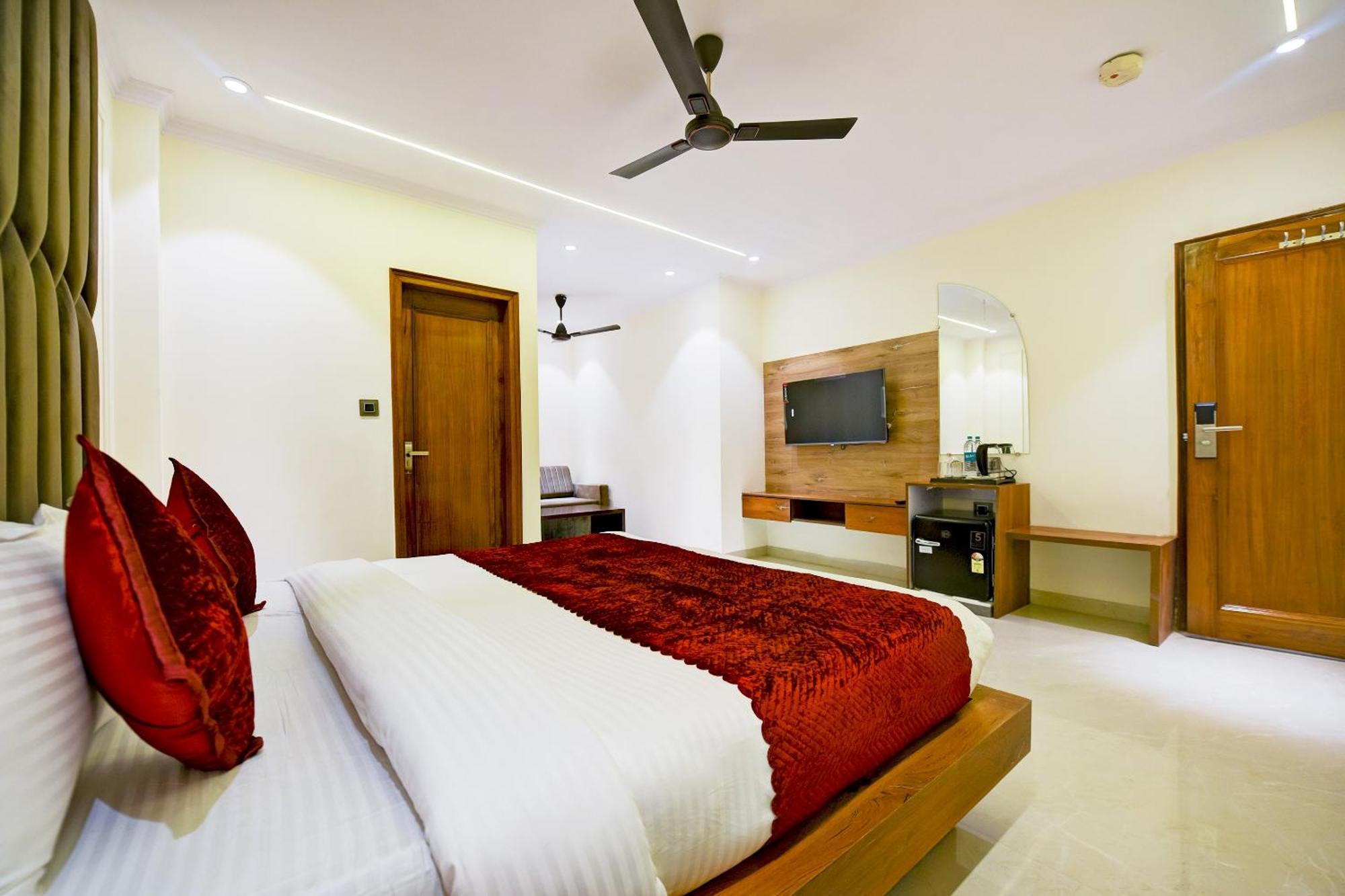 Hotel Surya Plaza Új-Delhi Kültér fotó