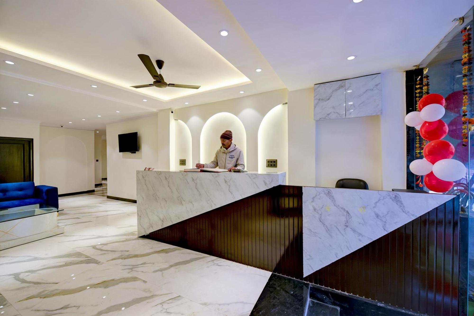 Hotel Surya Plaza Új-Delhi Kültér fotó