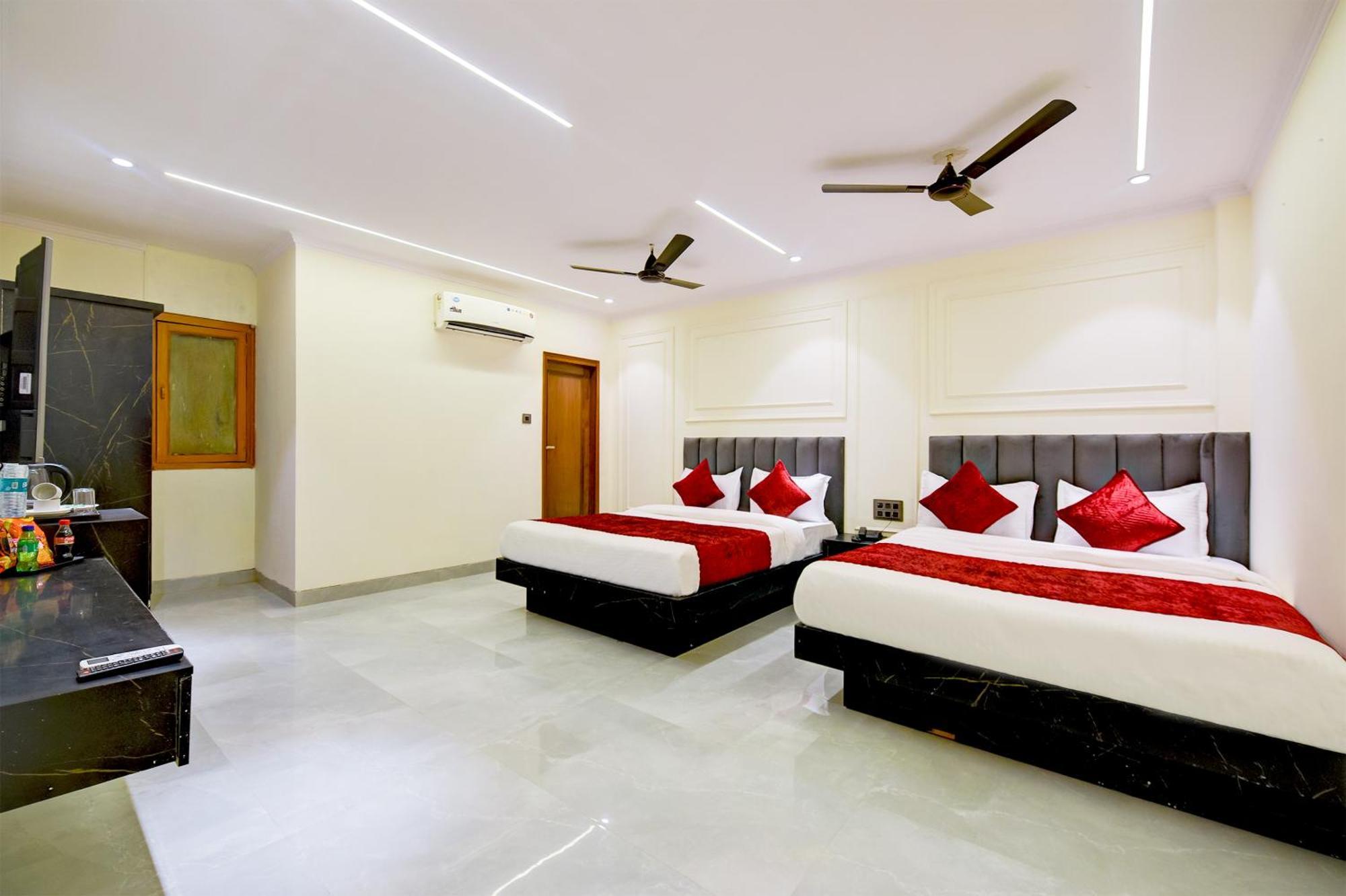 Hotel Surya Plaza Új-Delhi Kültér fotó
