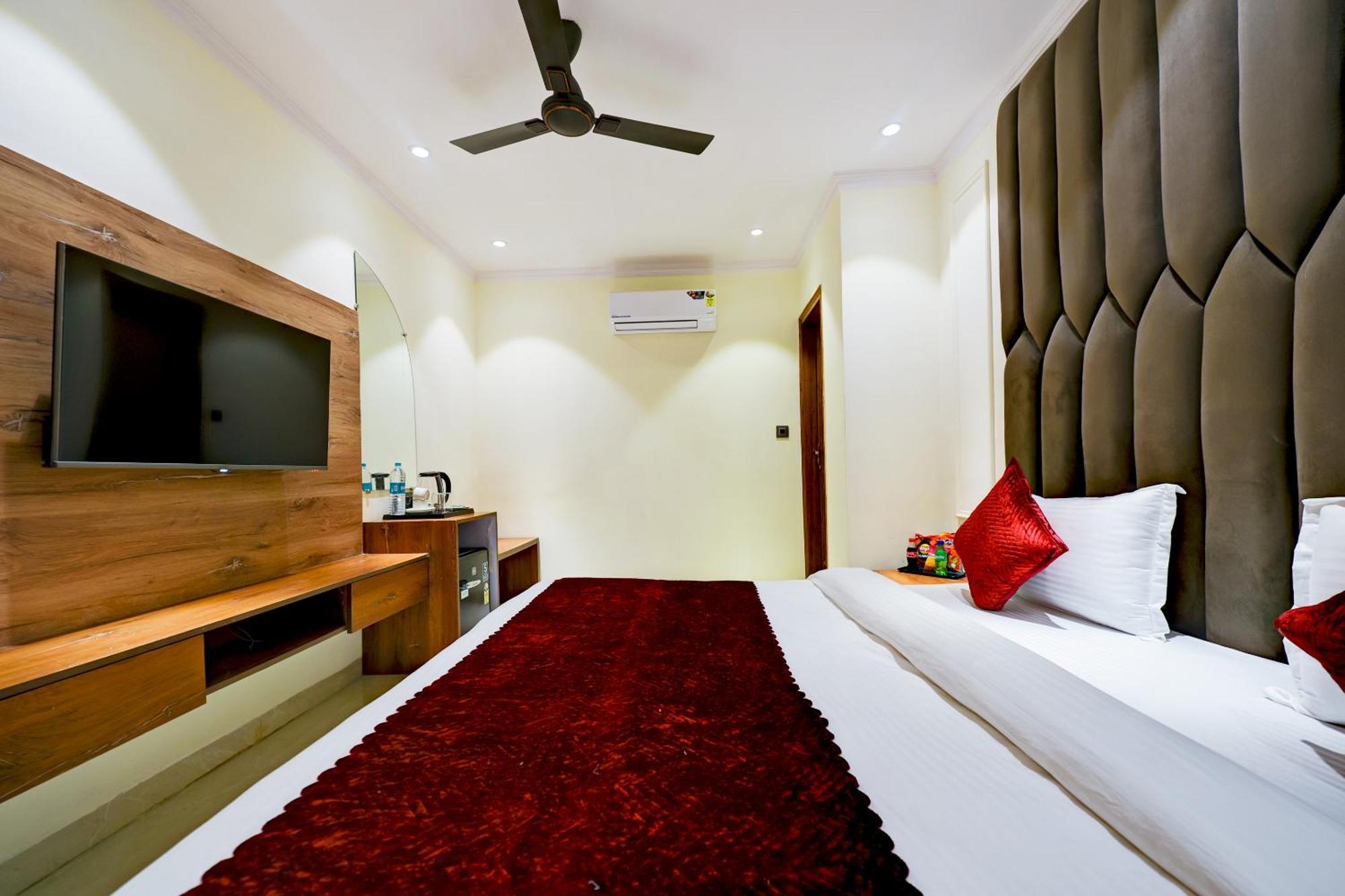 Hotel Surya Plaza Új-Delhi Kültér fotó