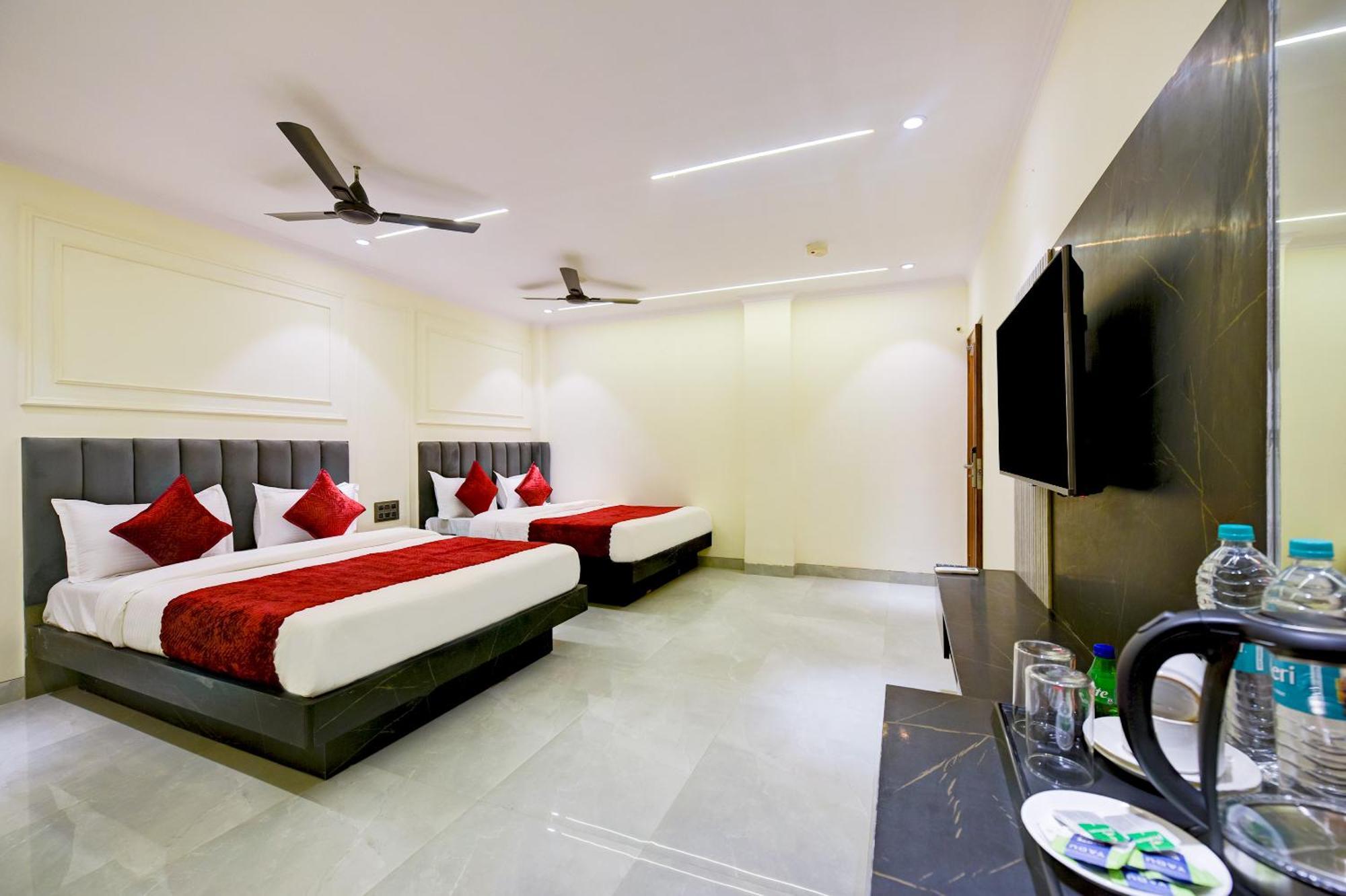 Hotel Surya Plaza Új-Delhi Kültér fotó