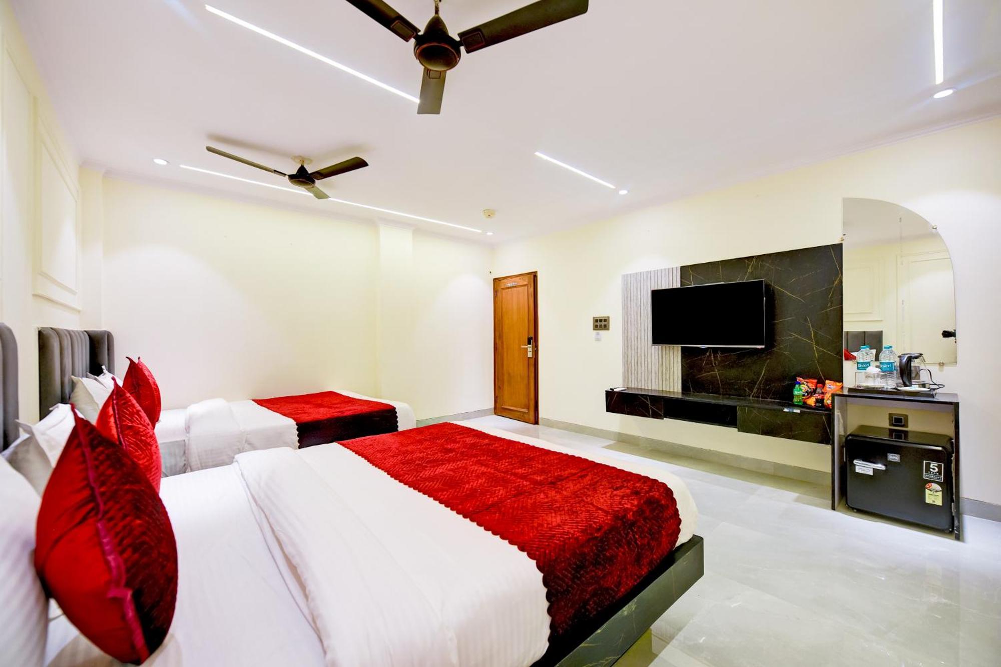 Hotel Surya Plaza Új-Delhi Kültér fotó