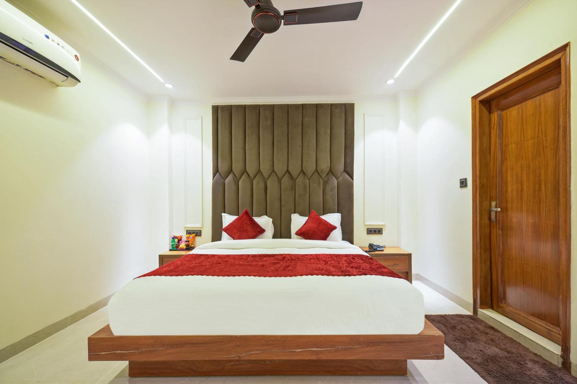 Hotel Surya Plaza Új-Delhi Kültér fotó