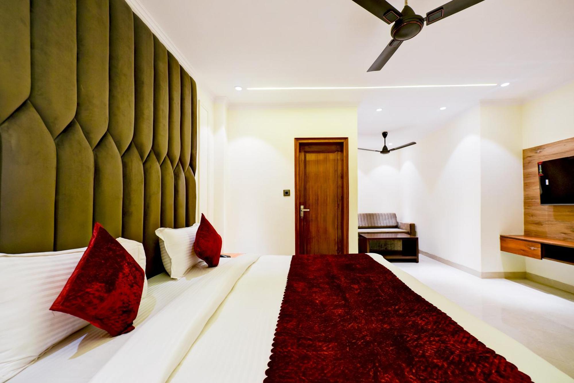 Hotel Surya Plaza Új-Delhi Kültér fotó