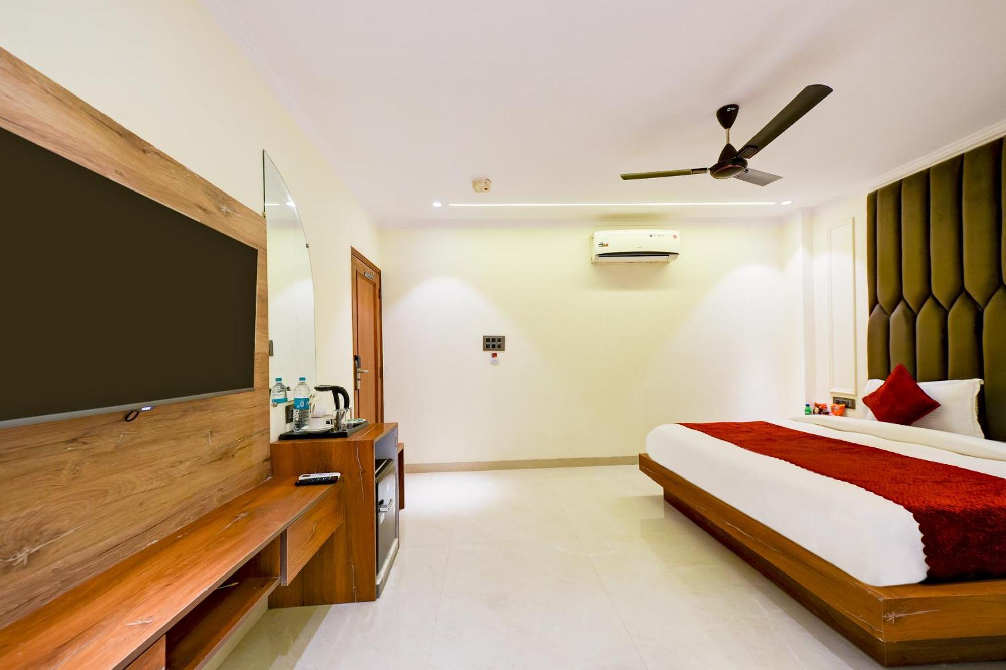 Hotel Surya Plaza Új-Delhi Kültér fotó