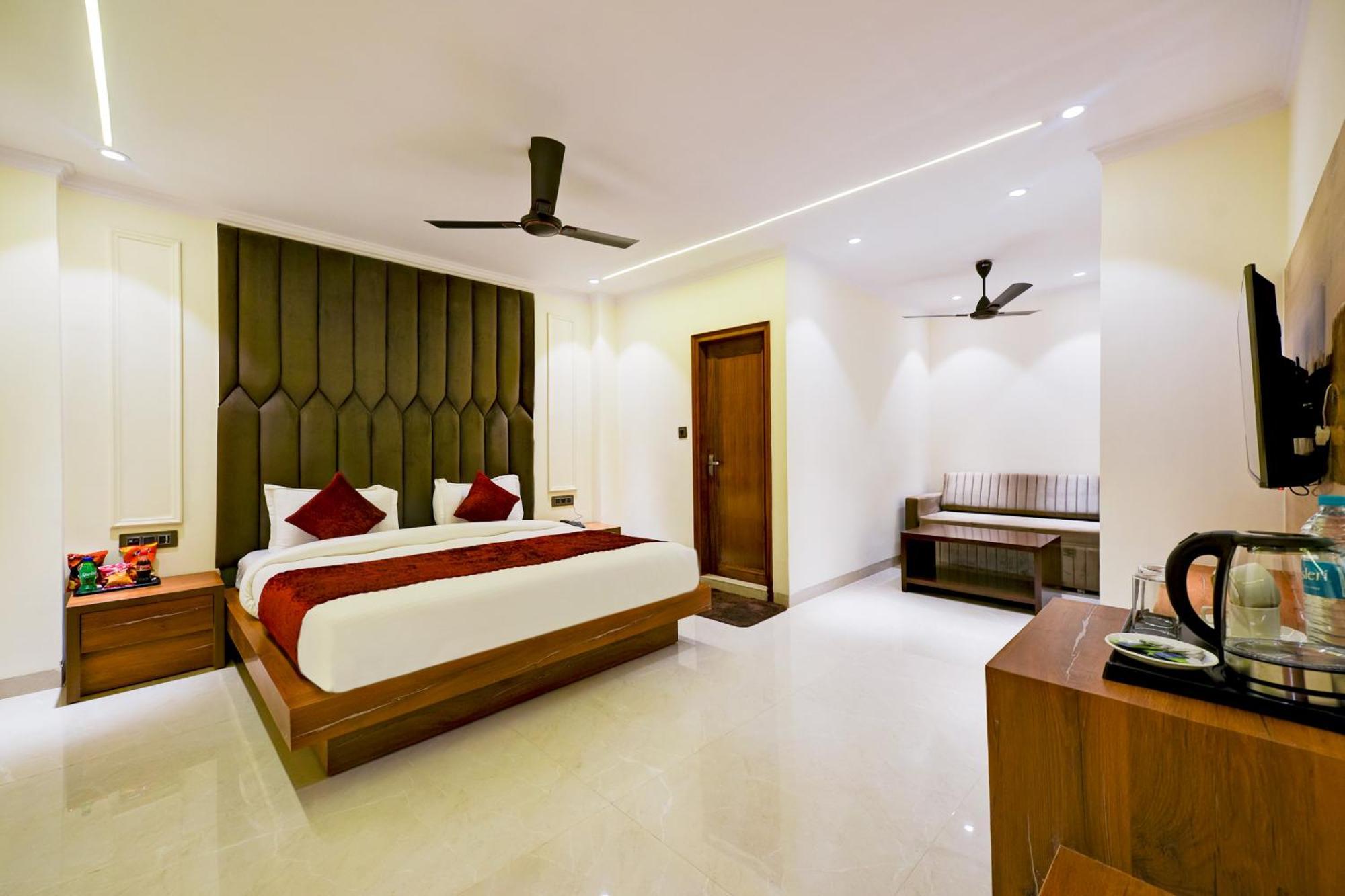 Hotel Surya Plaza Új-Delhi Kültér fotó