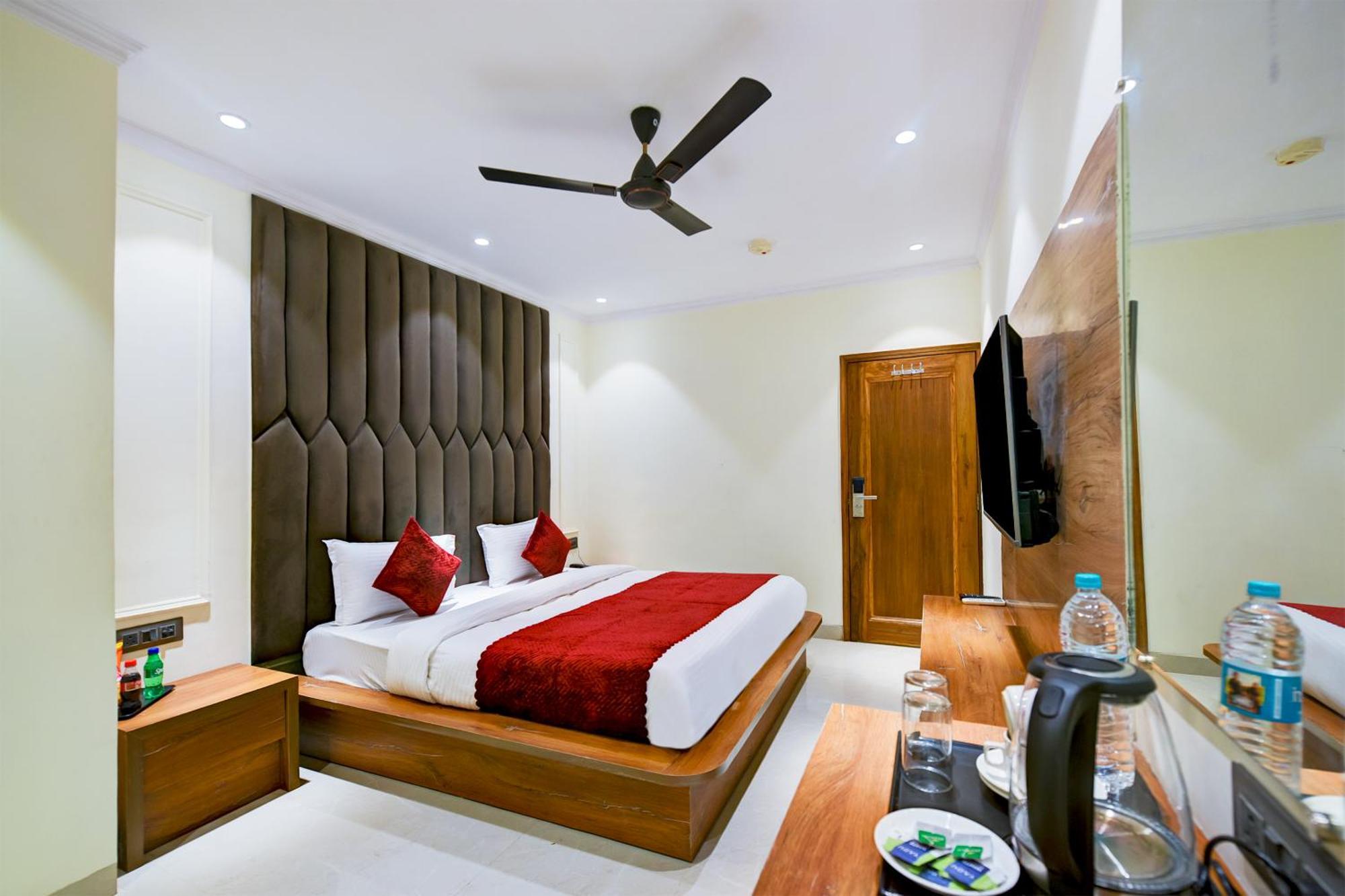 Hotel Surya Plaza Új-Delhi Kültér fotó
