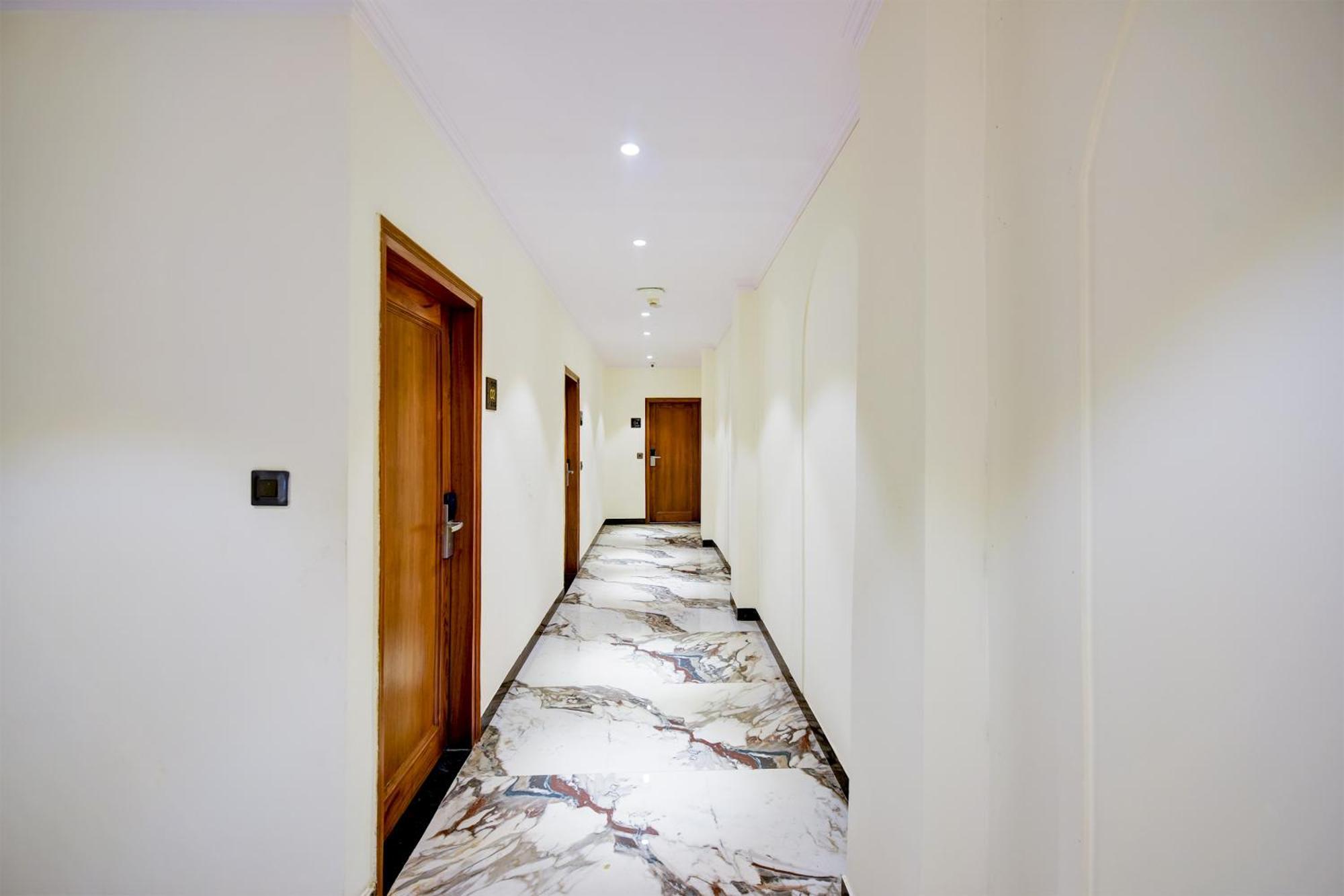 Hotel Surya Plaza Új-Delhi Kültér fotó