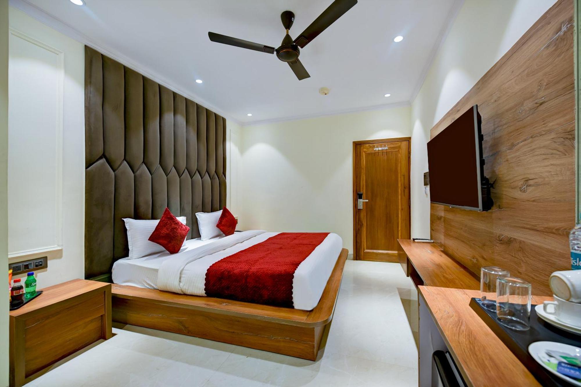 Hotel Surya Plaza Új-Delhi Kültér fotó