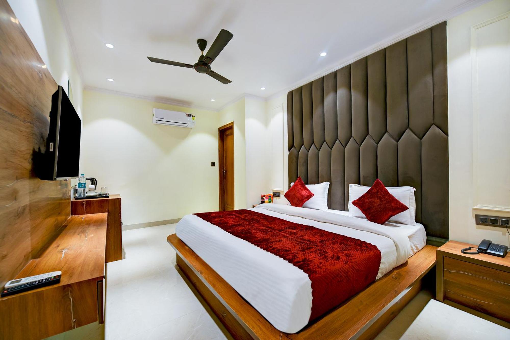 Hotel Surya Plaza Új-Delhi Kültér fotó