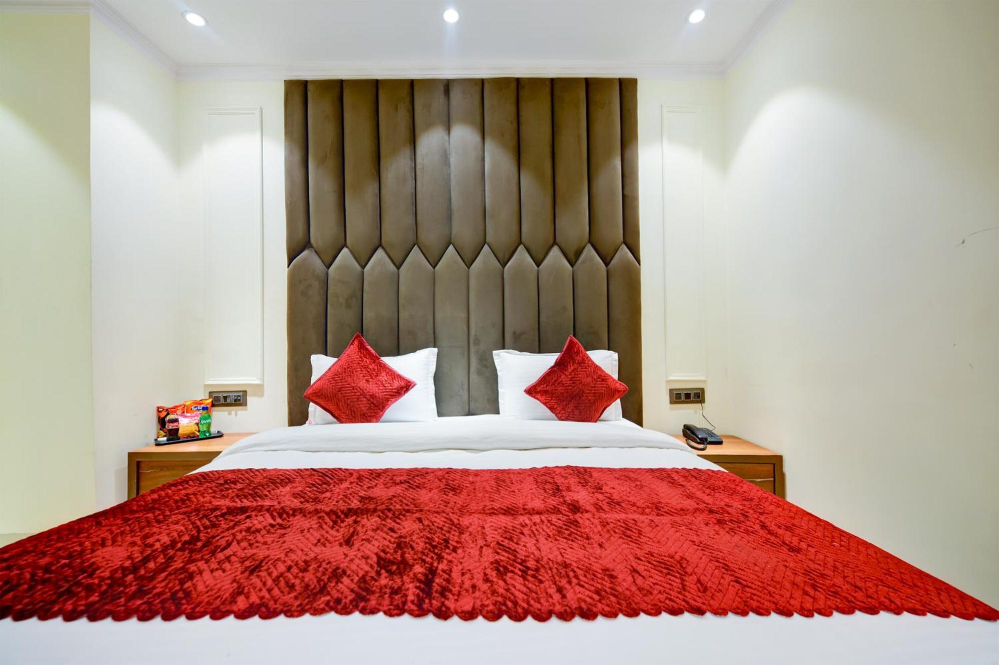 Hotel Surya Plaza Új-Delhi Kültér fotó