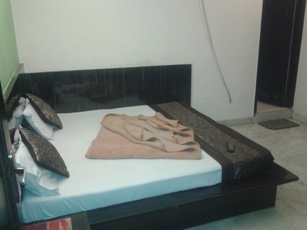 Hotel Surya Plaza Új-Delhi Kültér fotó