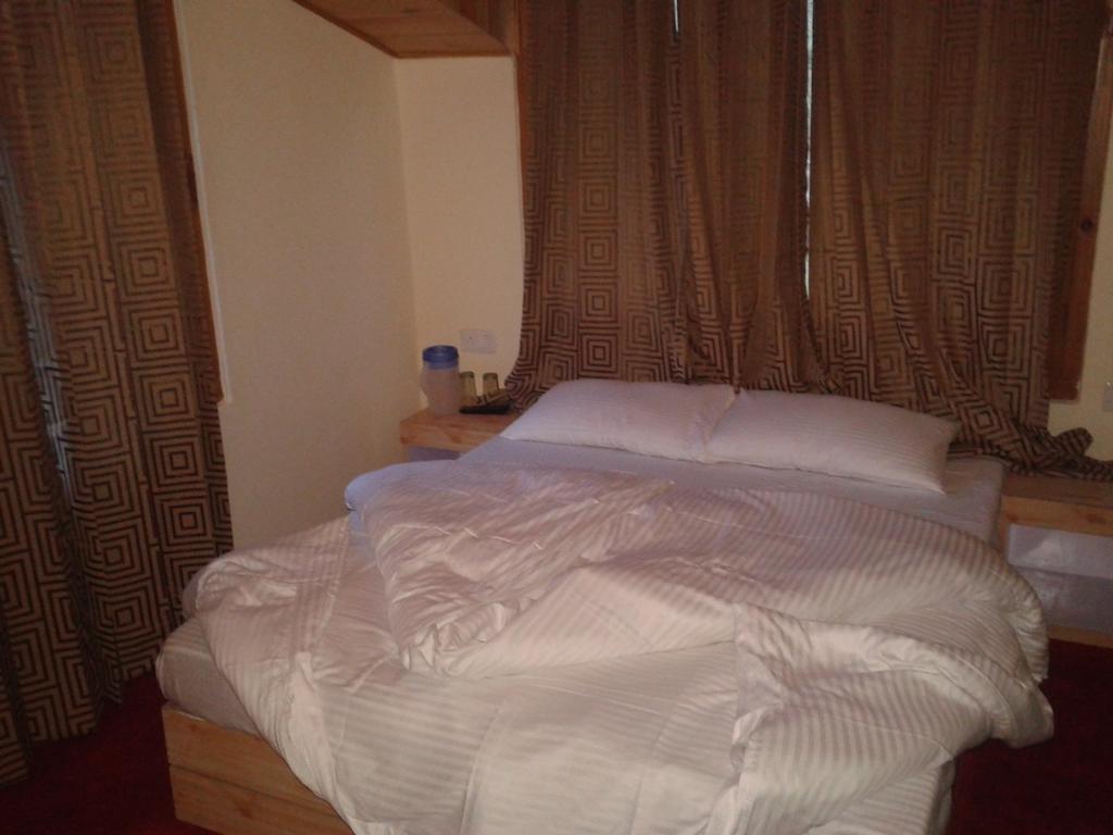 Hotel Surya Plaza Új-Delhi Kültér fotó