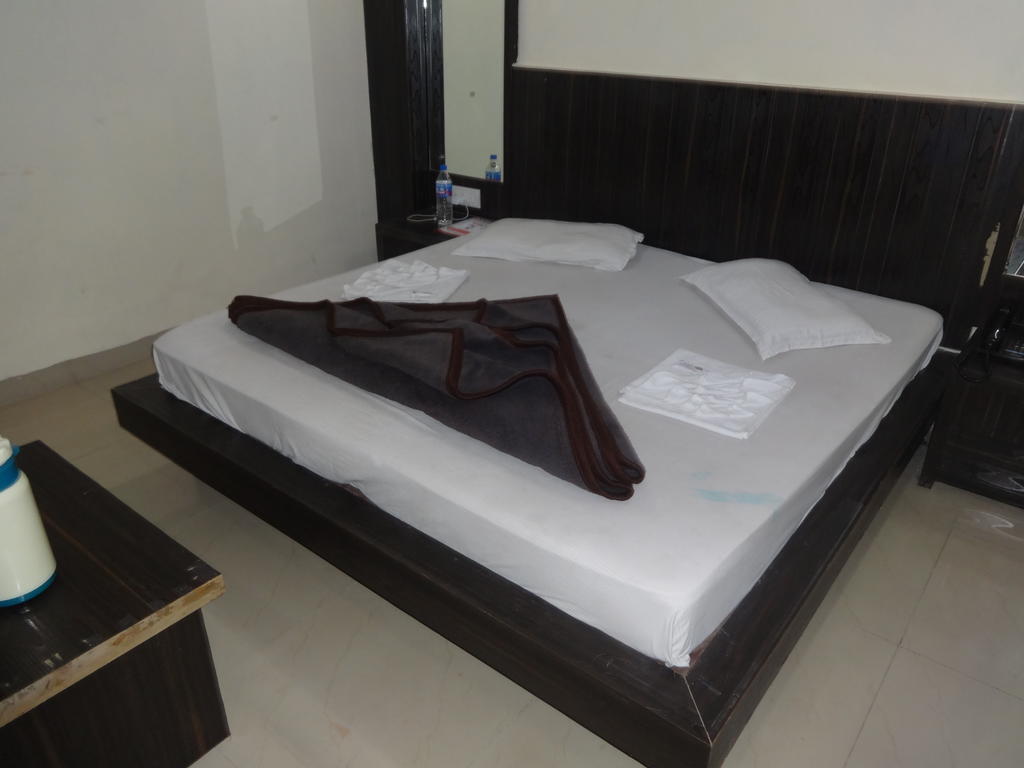 Hotel Surya Plaza Új-Delhi Szoba fotó