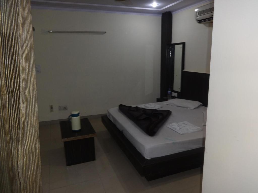 Hotel Surya Plaza Új-Delhi Kültér fotó