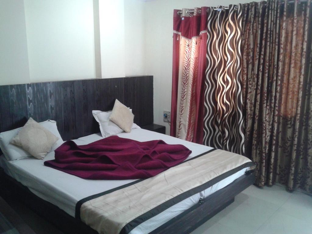 Hotel Surya Plaza Új-Delhi Kültér fotó
