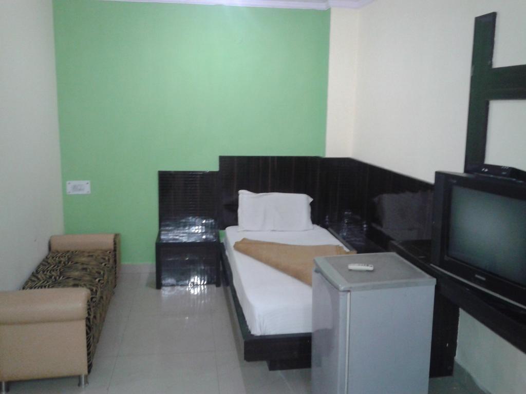 Hotel Surya Plaza Új-Delhi Kültér fotó